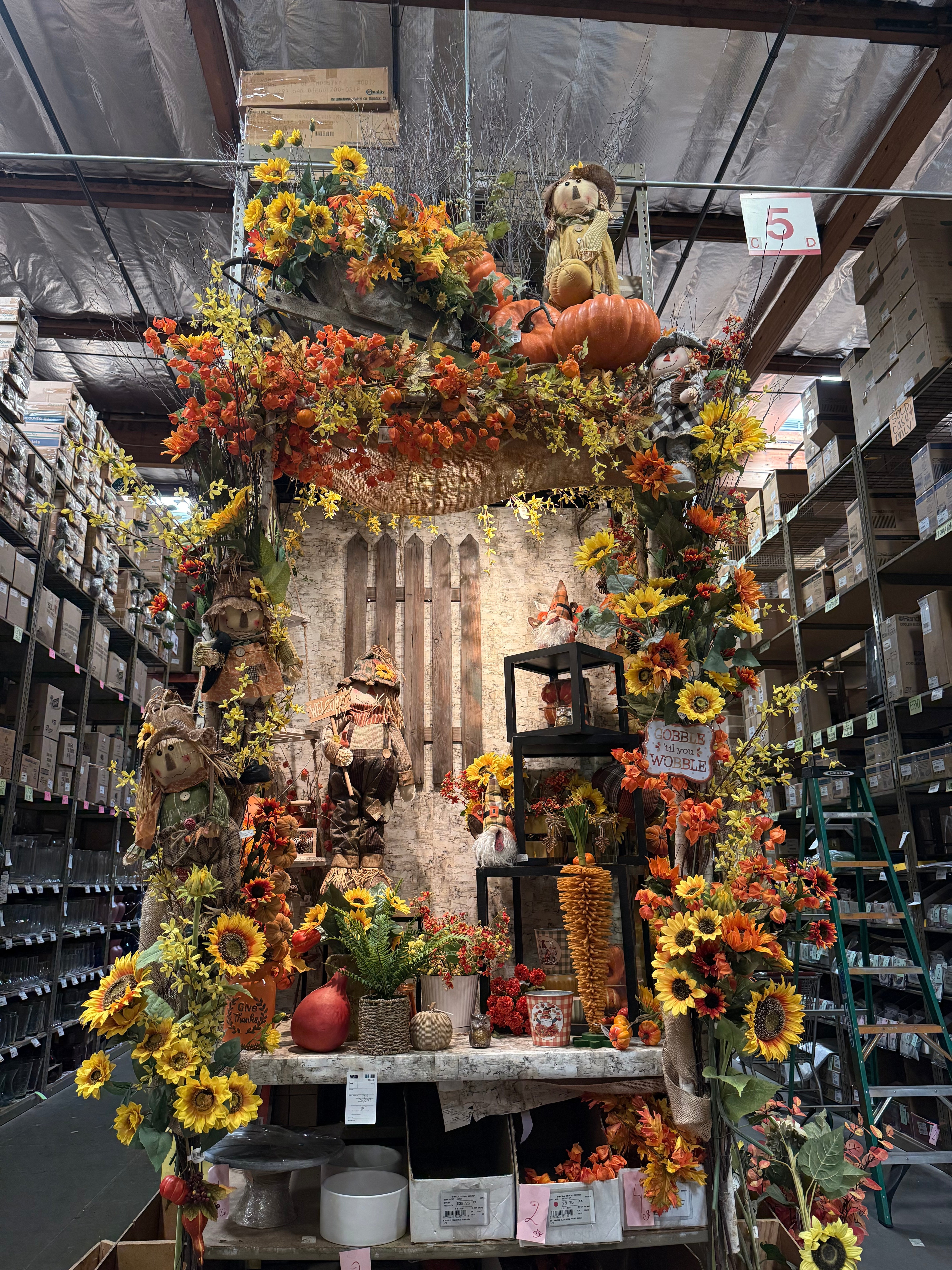 Autumn Store Decorating Ideas: Warm, Welcoming, and Full of Seasonal Charm