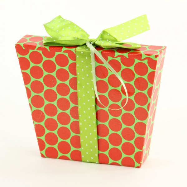 6.25"GIFT BOX ORNA W/RED DOTS