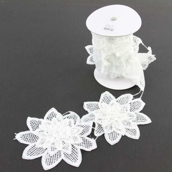 7"X5Y MEDALLION FLWR LACE A4