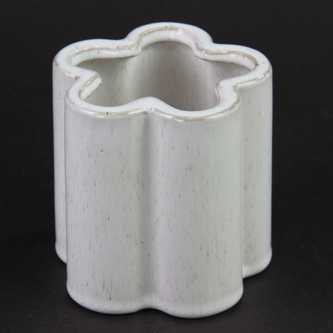 4"X4"PETAL VASE OFF WHITE